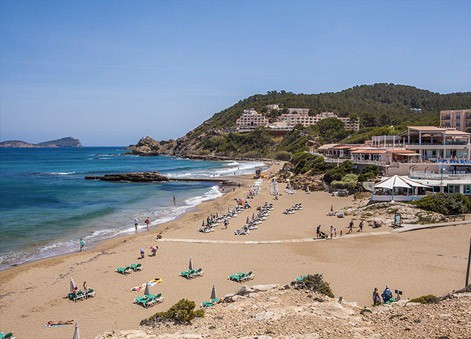 Es Figural Ibiza - Groot zandstrand aan de oostkust
