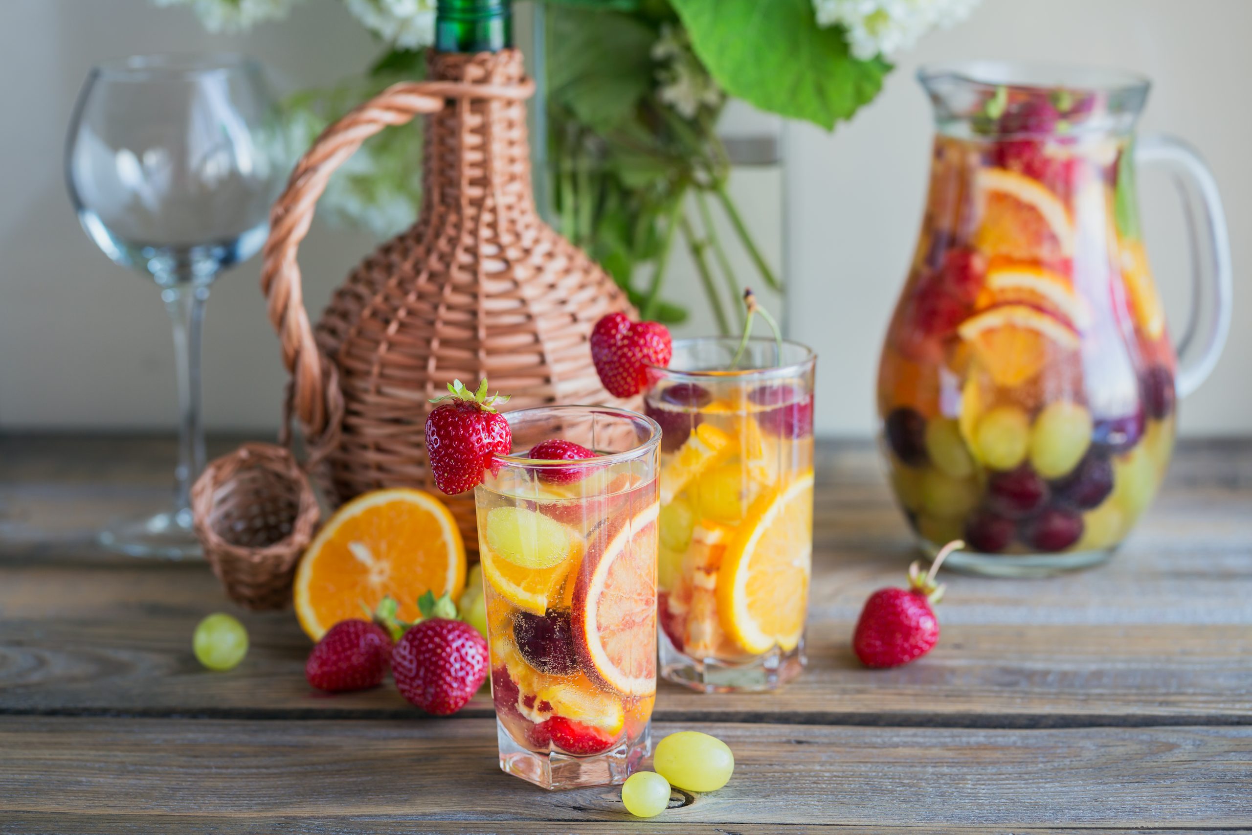 Ontdek Witte Sangria op Ibiza: Zomer in je Glas